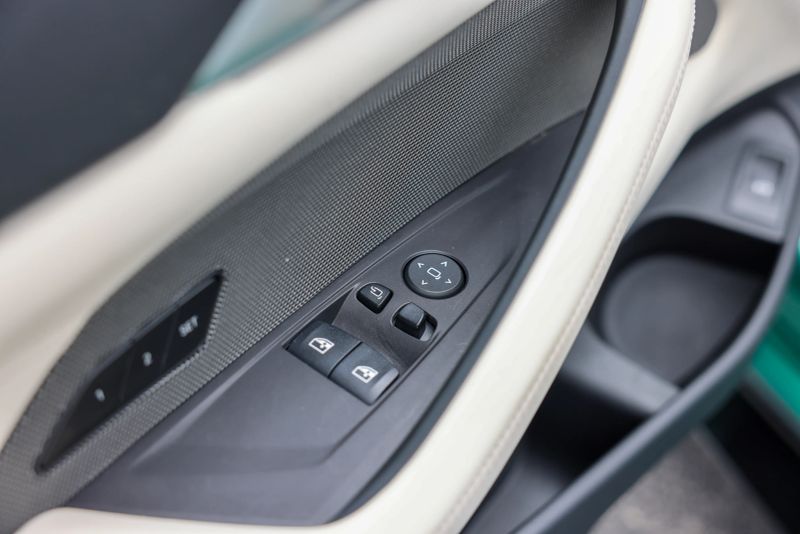 car-image-018